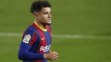 Philippe Coutinho, retirándose del campo en el partido ante el Levante.