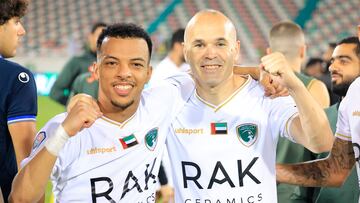 Andr¨¦s Iniesta celebra su ¨²ltimo triunfo en Emiratos ?rabes