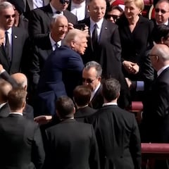 El momento en el que Trump y Felipe VI se encuentran en el funeral del Papa Francisco