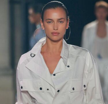 La modelo es una de las más mediáticas internacionalmente, saltando al estrellato después de su relación con Cristiano Ronaldo. Desde entonces, vivió una seria relación con el actor Bradley Cooper, con quien es madre de su única hija, aunque poco tiempo después terminasen rompiendo. Su último romance conocido fue con Kanye West, aunque de este se puede hablar ya en pasado.