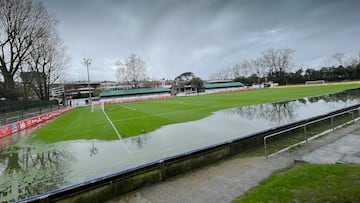 14/03/26 CAMPO DE FUTBOL ESTADIO FADURA DONDE JUEGA EL ARENAS CLUB DE GETXO PARTIDO SUSPENDIDO POR MAL ESTADO DEL CESPED LLUVIA INUNDACION