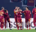 Bajo la mirada de Totti la Roma se acerca a los octavos