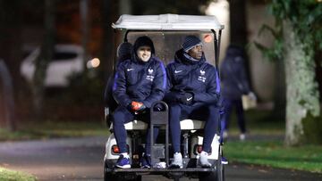 Guiño de Griezmann: "Siempre pregunto a Pogba por el United"