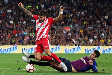 1-2. Portu y Piqué en la jugada del segundo gol de Stuani.