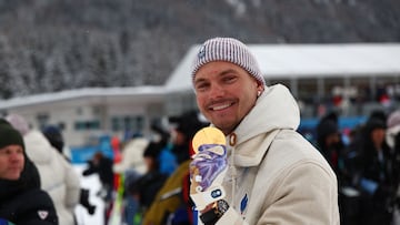 Gold medallist France's Emilien Jacquelin celebrates after competing in the men's biathlon 4 x 7,5km relay event during the Milano Cortina 2026 Winter Olympic Games at the Anterselva Biathlon Arena (Sudtirol Arena) in Anterselva (Val Pusteria) on February 17, 2026. (Photo by Franck FIFE / AFP)