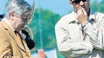 <b>EN BUSCA DE REFUERZOS. </b>Antonio Muñoz y Alberto Benito rastrean en el mercado sudamericano en busca de un defensa central.