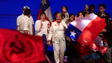 Jeannette Jara, presidential candidate of the ruling leftist-coalition and member of the Communist Party, waves to supporters following early results in the presidential election, in Santiago, Chile November 16, 2025. REUTERS/Pablo Sanhueza