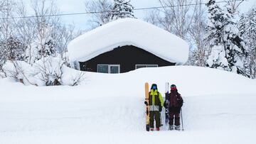 Aymar Navarro y Leo Slemett en Hokkaido, Japón, con mucha nieve.