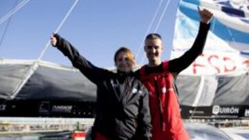 Los skippers espa&ntilde;oles Gerard Mar&iacute;n y Anna Corbella, participantes con el GAES en la Barcelona World Race. 