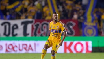 Rafael Carioca durante un partido con los Tigres.