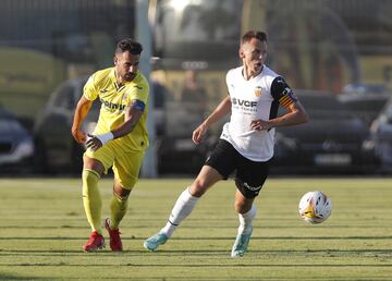 Cheryshev controlando el balón.
