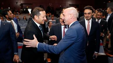 11/11/19 SORTEO SUPERCOPA DE ESPA?A
ANIL MURTHY LUIS RUBIALES PRESIDENTE FEDERACION RFEF
PUBLICADA 21/11/19 NA MA17 3COL
