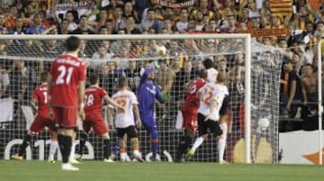 3-1. Mbia, en el 94', anota el gol que da el pase al Sevilla para la final.