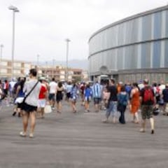 98 ídolos pericos dan su nombre a las puertas de Cornellà