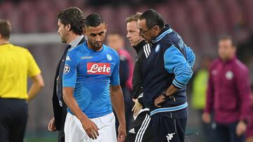 Faouzi Ghoulam retirándose lesionado.