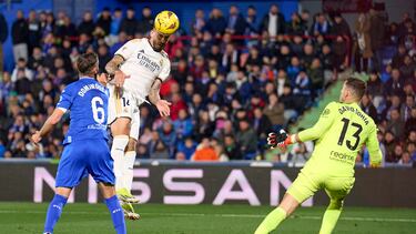 Joselu remata en presencia de Domingos Duarte para hacer el 0-1.