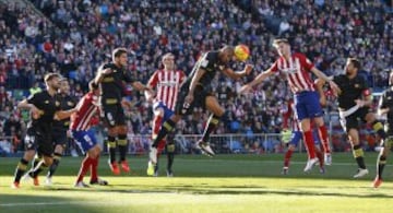 N'Zonzi de cabeza. 