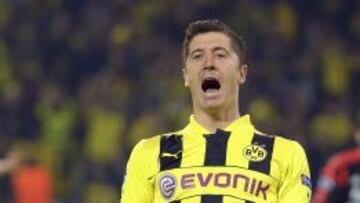 El delantero polaco del Borussia Dortmund, Robert Lewandowski celebra su segundo tanto ante el Real Madrid.