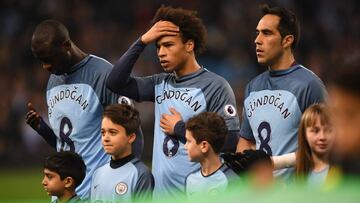 Yaya Tour&eacute;, Leroy San&eacute; y Claudio Barvo, homenajeando a Ilkay G&uuml;ndogan.