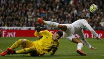 Sergio Rico ante Cristiano.