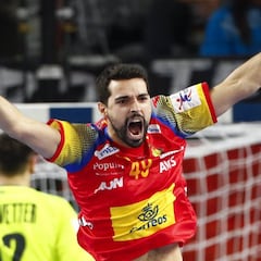 Alex Dujsebaev y Ferrán Solé en el siete ideal del Europeo