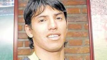 <b>UN ÍDOLO. </b>Agüero e Independiente son casi uno. El sábado no pudo reprimir las lágrimas cuando vio que no podría despedirse de su afición en partido oficial.üerüe