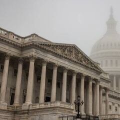 How many seats do Republicans need to win to take control of the House and Senate?