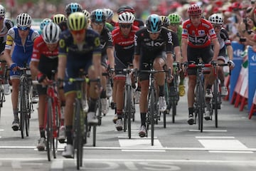 Roche recorta 29" a Froome el día de la segunda victoria de Trentin