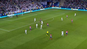 Despropósito total y absoluto de Ramos y Varane en el 0-1 y el 2-3