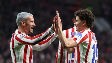 Griezmann y Julián, en el Atlético-Tottenham de la ida de octavos de la Champions 25-26.
