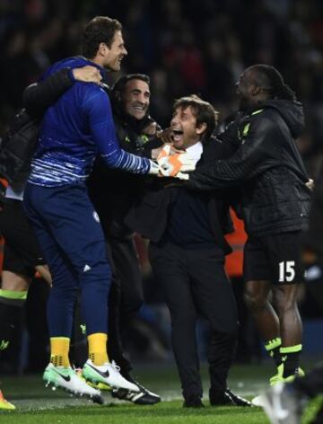 Antonio Conte, Asmir Begovic y Victor Moses.