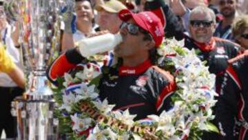 Juan Pablo Montoya celebrando su segundo éxito en la Indy 500.