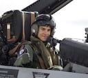 'Top Gun' Maverick sobrevuela Aragón a bordo de un F-18