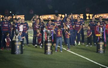 El Barcelona campeón de la Liga BBVA y Copa del Rey. Dani  Alves.