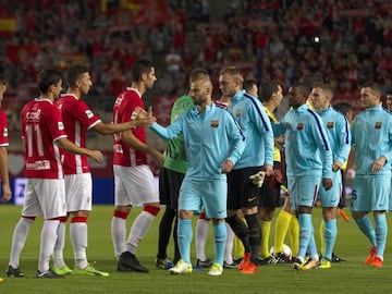 Saludo de los equipos.