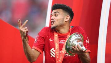 LONDON, ENGLAND - MAY 14:   Luis Diaz of Liverpool celebrates following his sides victory in a penalty shootout during The FA Cup Final match between Chelsea and Liverpool at Wembley Stadium on May 14, 2022 in London, England. (Photo by Chris Brunskill/Fantasista/Getty Images)