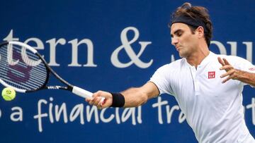 Federer se impone al argentino Mayer y se cita con Wawrinka