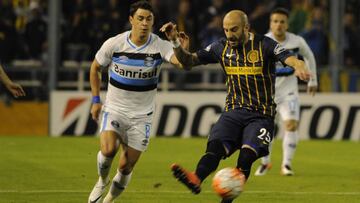 Pínola, durante un partido con Rosario Central.