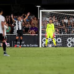 El Eibar vence y deja en el aire el futuro de Víctor Sánchez