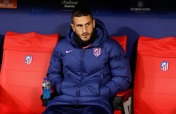 Koke en el banquillo del Metropolitano en el partido ante el Slovan Bratislava.