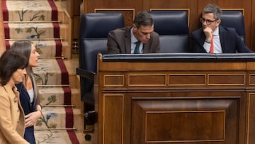 El presidente del Gobierno, Pedro Sánchez y el ministro de la Presidencia, Félix Bolaños, durante una sesión plenaria extraordinaria en el Congreso de los Diputados, a 27 de enero de 2026, en Madrid (España). El pleno del Congreso vota la convalidación o derogación de los decretos leyes que incluyen, por un lado, la prórroga de las ayudas al transporte público, y por otro, las medidas de 'escudo social' y la revalorización de las pensiones para 2026. El Gobierno afronta esta cita sin apoyos asegurados, ya que tanto el PP como Junts no dan por hecho su voto a favor y, junto con VOX, suman mayoría absoluta.
27 ENERO 2026
Eduardo Parra / Europa Press
27/01/2026
