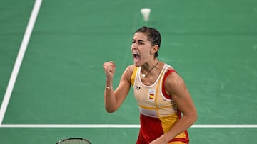 Spain's Carolina Marin celebrates winning against US' Beiwen Zhang in their women's singles badminton round of 16 match during the Paris 2024 Olympic Games at Porte de la Chapelle Arena in Paris on August 1, 2024. (Photo by ARUN SANKAR / AFP)