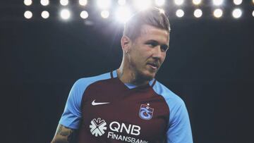 Juraj Kucka recibe falta y se aviva con golazo desde mediocampo