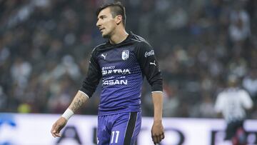 De acuerdo con Televisa Deportes Querétaro, el delantero paraguayo se le fue encima a su compañero por reclamarle su error en el segundo gol ante León.