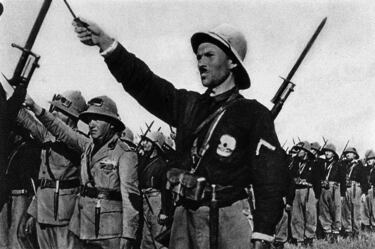 Abisinia (actual Etiopía) era uno de los pocos países africanos que no cayeron en el reparto colonial de África entre los países europeos durante el siglo XIX. Italia ya intentó su conquista en 1896, pero fue derrotada en la Batalla de Adua. Los italianos ya tenían colonias en Eritrea y Somalia, y Mussolini quería construir el llamado 'Segundo Imperio Romano'. En octubre de 1935 la invasión italiana dio comienzo y, aunque se encontraron con una fuerte resistencia etíope, la superioridad armamentística italiana se impuso y en mayo de 1936 tomaron Addis Abeba, la capital, donde Mussolini proclamó el Imperio Italiano en África Oriental.