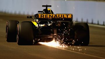 SINGAPORE - SEPTEMBER 15: Sparks fly behind Nico Hulkenberg of Germany driving the (27) Renault Sport Formula One Team RS18 on track during qualifying for the Formula One Grand Prix of Singapore at Marina Bay Street Circuit on September 15, 2018 in Singapore.  (Photo by Charles Coates/Getty Images)