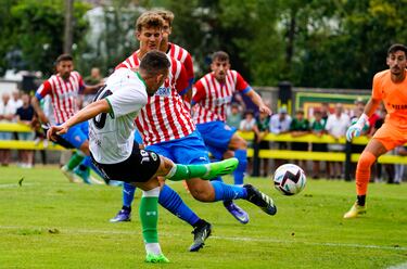 Djuka le da el triunfo al Sporting sobre un Racing que no mereció perder