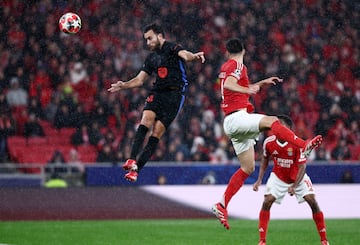 4-4. Centro medido de Pedri desde la izquierda que remata de cabeza Eric Garca, superando al guardameta del Benfica, Anatolii Trubin.