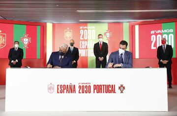 El primer ministro de Portugal, Antonio Costa y el presidente del Gobierno de Espa?a, Pedro S¨¢nchez.