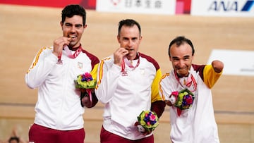 Ricardo Ten, Pablo Jaramillo y Alfonso Cabello, con su bronce.